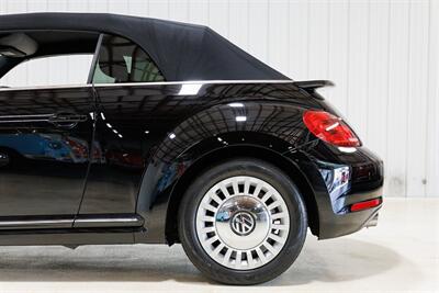 2013 Volkswagen Beetle Convertible 2.5L   - Photo 15 - Sylvania, OH 43560