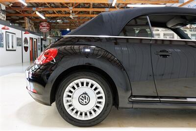 2013 Volkswagen Beetle Convertible 2.5L   - Photo 16 - Sylvania, OH 43560