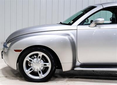 2004 Chevrolet SSR LS   - Photo 8 - Sylvania, OH 43560