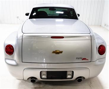 2004 Chevrolet SSR LS   - Photo 13 - Sylvania, OH 43560