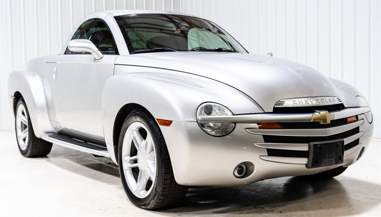 2004 Chevrolet SSR LS   - Photo 1 - Sylvania, OH 43560
