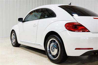 2012 Volkswagen Beetle-Classic 2.5L PZEV   - Photo 22 - Sylvania, OH 43560