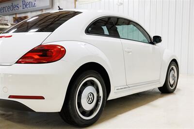 2012 Volkswagen Beetle-Classic 2.5L PZEV   - Photo 24 - Sylvania, OH 43560