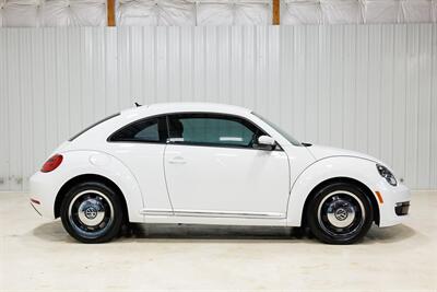 2012 Volkswagen Beetle-Classic 2.5L PZEV   - Photo 4 - Sylvania, OH 43560