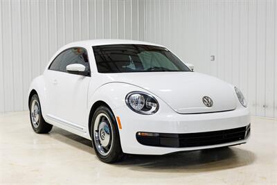 2012 Volkswagen Beetle-Classic 2.5L PZEV   - Photo 1 - Sylvania, OH 43560