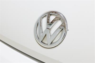 2012 Volkswagen Beetle-Classic 2.5L PZEV   - Photo 37 - Sylvania, OH 43560