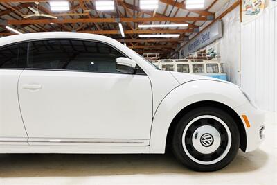 2012 Volkswagen Beetle-Classic 2.5L PZEV   - Photo 34 - Sylvania, OH 43560