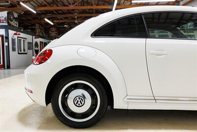 2012 Volkswagen Beetle-Classic 2.5L PZEV   - Photo 32 - Sylvania, OH 43560