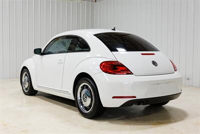 2012 Volkswagen Beetle-Classic 2.5L PZEV   - Photo 13 - Sylvania, OH 43560