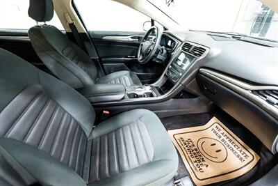 2017 Ford Fusion SE   - Photo 15 - Sylvania, OH 43560