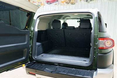 2014 Toyota FJ Cruiser   - Photo 7 - Sylvania, OH 43560