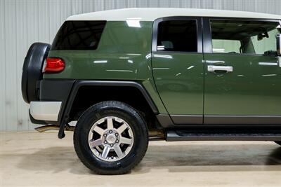2014 Toyota FJ Cruiser   - Photo 10 - Sylvania, OH 43560