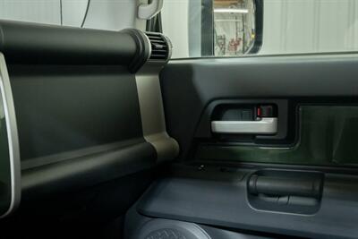 2014 Toyota FJ Cruiser   - Photo 24 - Sylvania, OH 43560