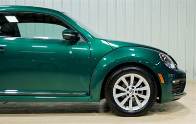 2018 Volkswagen Beetle-Classic 2.0T S - Photo 12 - Sylvania, OH 43560