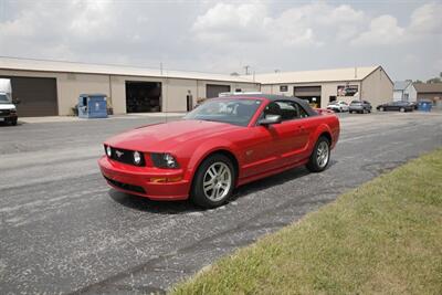 2005 Ford Mustang GT Deluxe   - Photo 2 - Sylvania, OH 43560