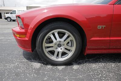 2005 Ford Mustang GT Deluxe   - Photo 17 - Sylvania, OH 43560