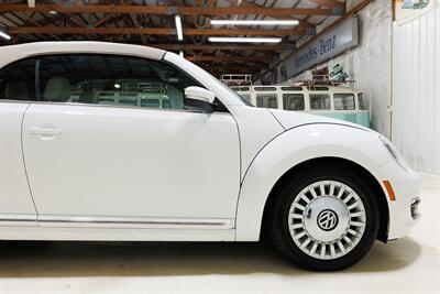 2014 Volkswagen Beetle Convertible 2.5L PZEV   - Photo 17 - Sylvania, OH 43560