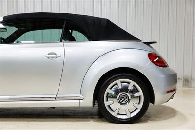 2013 Volkswagen Beetle Convertible 2.5L PZEV   - Photo 15 - Sylvania, OH 43560
