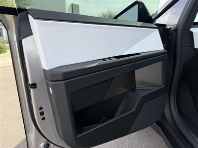 2025 Tesla Cybertruck   - Photo 15 - Mesa, AZ 85212