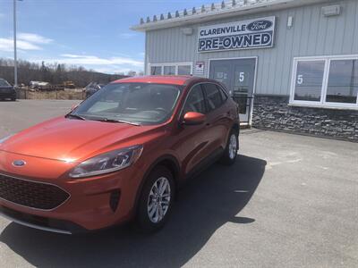 2020 Ford Escape SE   - Photo 2 - Clarenville, NL A5A 2C4