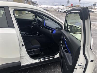 2021 Toyota C-HR XLE - Photo 5 - Clarenville, NL A5A 2C4