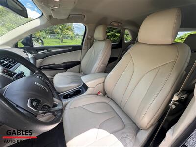 2017 Lincoln MKC Premiere   - Photo 26 - Miami, FL 33165