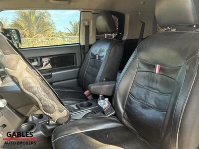 2010 Toyota FJ Cruiser   - Photo 21 - Miami, FL 33165
