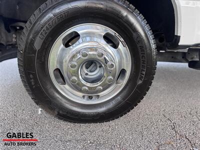 2023 Ford F-350 Super Duty XL   - Photo 14 - Miami, FL 33165