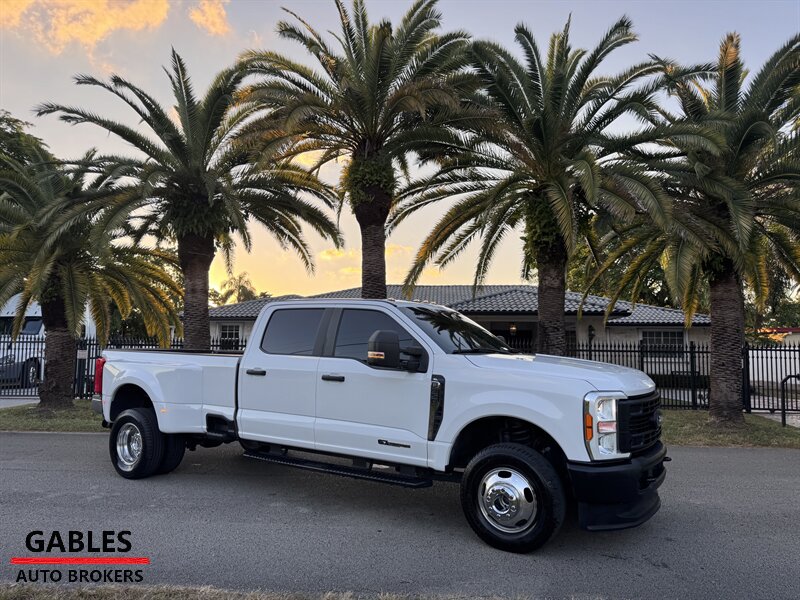 2023 Ford F-350 Super Duty XL   - Photo 1 - Miami, FL 33165