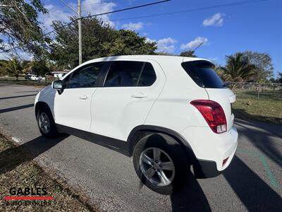 2022 Chevrolet Trax LS   - Photo 12 - Miami, FL 33165