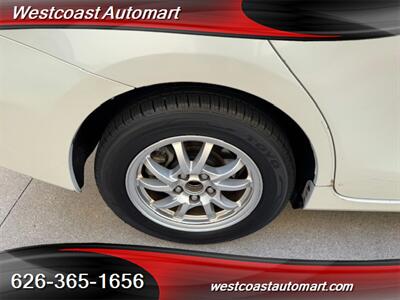 2016 Toyota Prius v Two   - Photo 18 - Pasadena, CA 91106