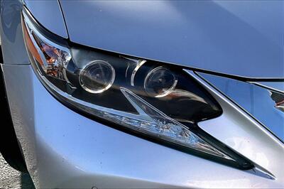 2016 Lexus ES 300h - Photo 31 - Rock Springs, WY 82901