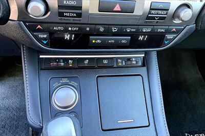 2016 Lexus ES 300h - Photo 24 - Rock Springs, WY 82901