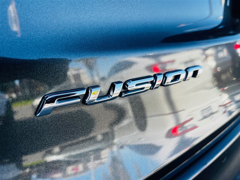 2019 Ford Fusion Hybrid Titanium photo