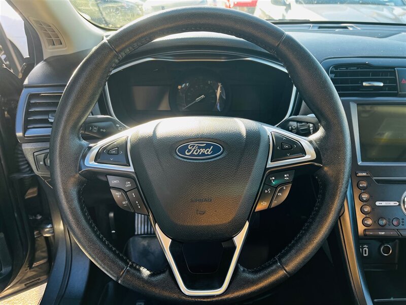 2019 Ford Fusion Hybrid Titanium photo
