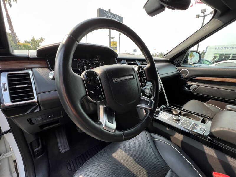 2019 Land Rover Discovery HSE Luxury photo