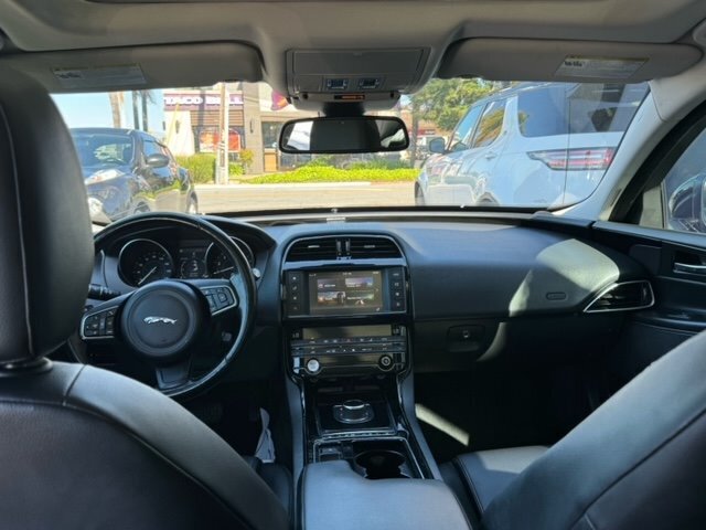 2018 Jaguar XE 25t photo