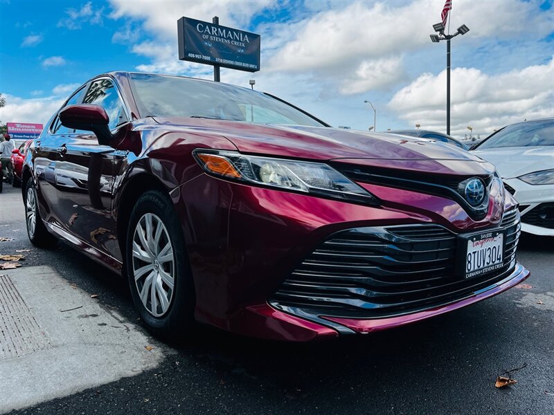 The 2019 Toyota Camry Hybrid LE photos