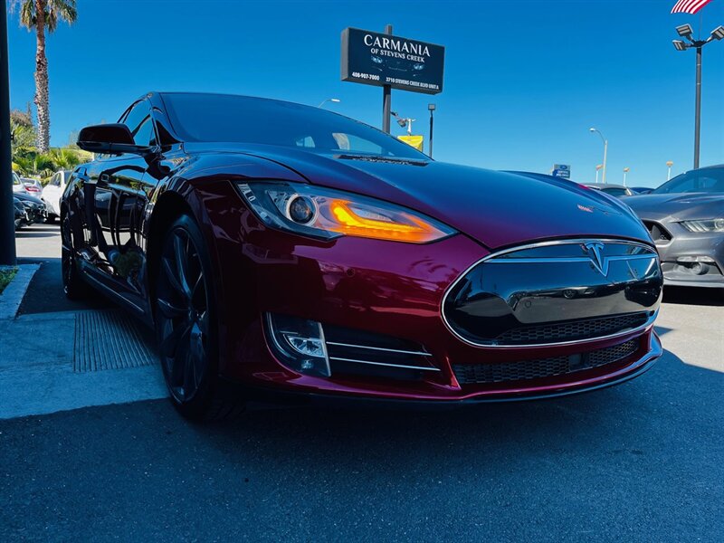 The 2015 Tesla Model S 85 photos
