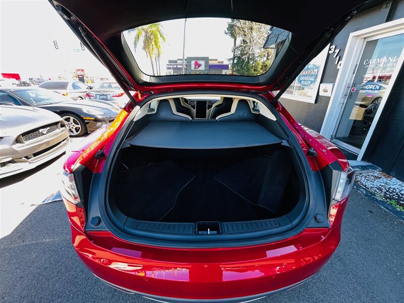2015 Tesla Model S 85 photo