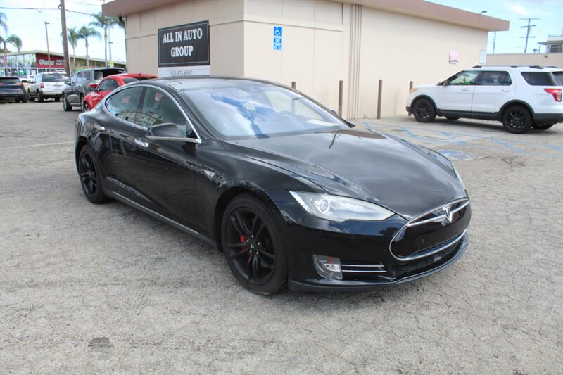 The 2015 Tesla Model S P85D photos
