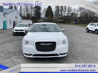 2018 Chrysler 300 Series Limited   - Photo 2 - Clarion, PA 16214
