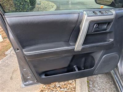 2010 Toyota 4Runner SR5   - Photo 7 - Knoxville, TN 37919