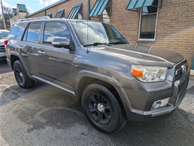 2010 Toyota 4Runner SR5   - Photo 1 - Knoxville, TN 37919