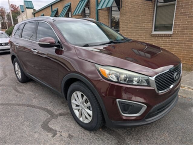 2017 Kia Sorento L   - Photo 1 - Knoxville, TN 37919