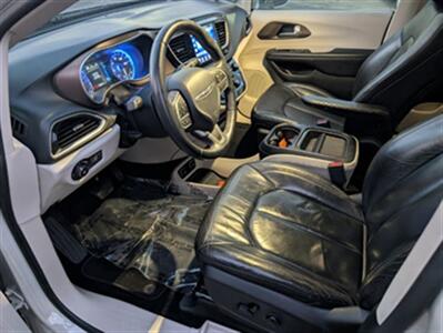 2017 Chrysler Pacifica Touring-L   - Photo 8 - Knoxville, TN 37919
