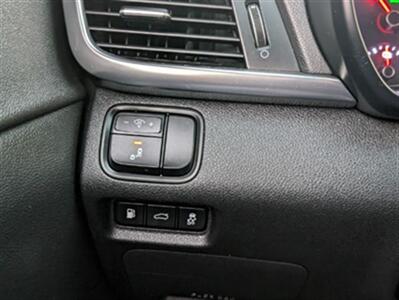 2017 Kia Optima Hybrid Premium - Photo 15 - Knoxville, TN 37919