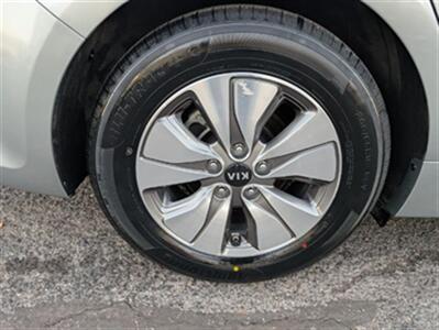 2017 Kia Optima Hybrid Premium - Photo 6 - Knoxville, TN 37919