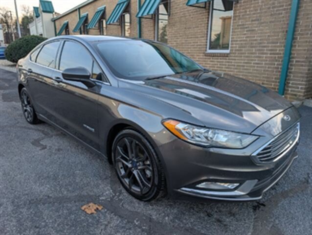 2018 Ford Fusion Hybrid SE   - Photo 1 - Knoxville, TN 37919