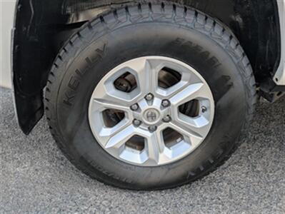 2019 Toyota 4Runner SR5 - Photo 6 - Knoxville, TN 37919